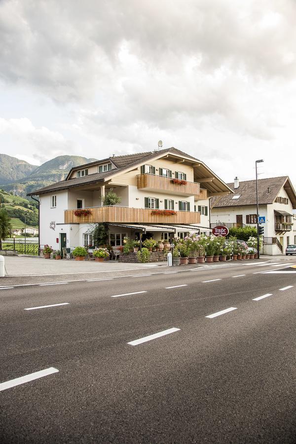 B&B Pizzeria Zur Traube Montagna Exterior foto