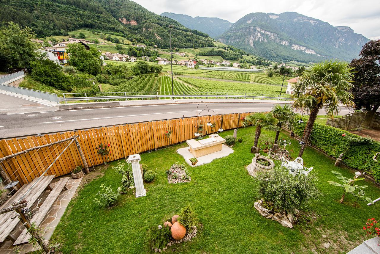 B&B Pizzeria Zur Traube Montagna Exterior foto